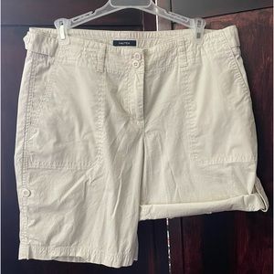 Nautica cotton khaki shorts with adjustable length. Only worn 3-4 times, Size 8